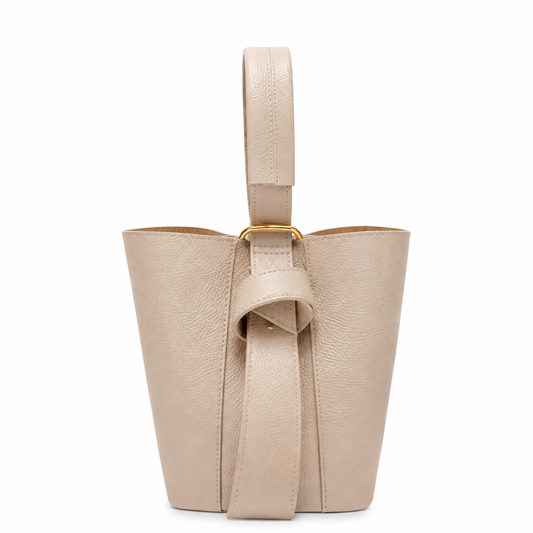 Set borsa secchiello + pochette in vera pelle martellata, pratico ed elegante per ogni occasione.