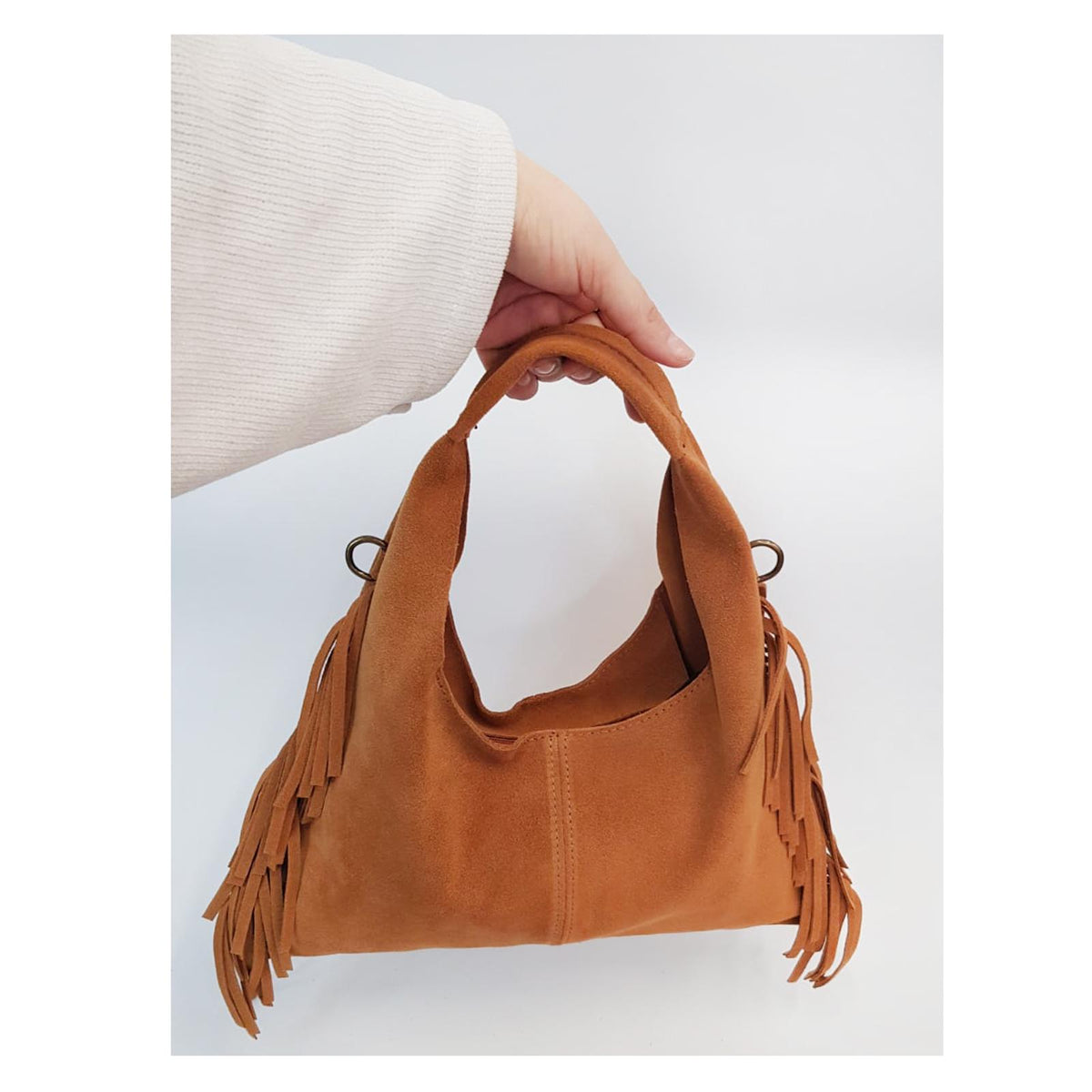 Borsa donna in camoscio con frange laterali, sfoderata, tracolla regolabile, made in Italy
